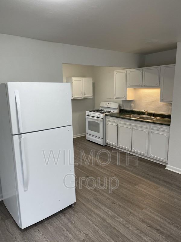 303 1/2 Canby Ave - Photo 3 of 7