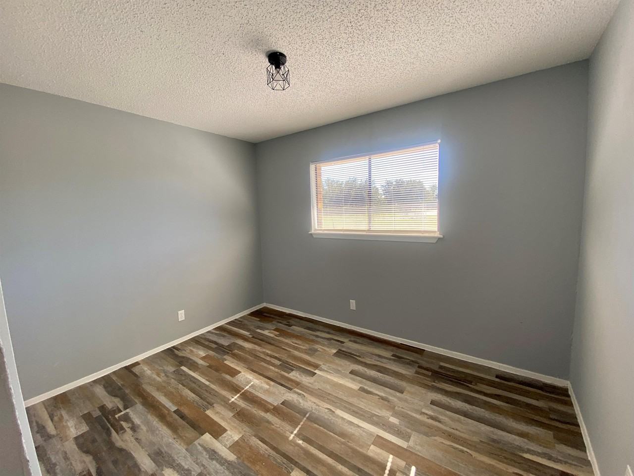 517 S Westgate Dr #14 - Photo 3 of 7