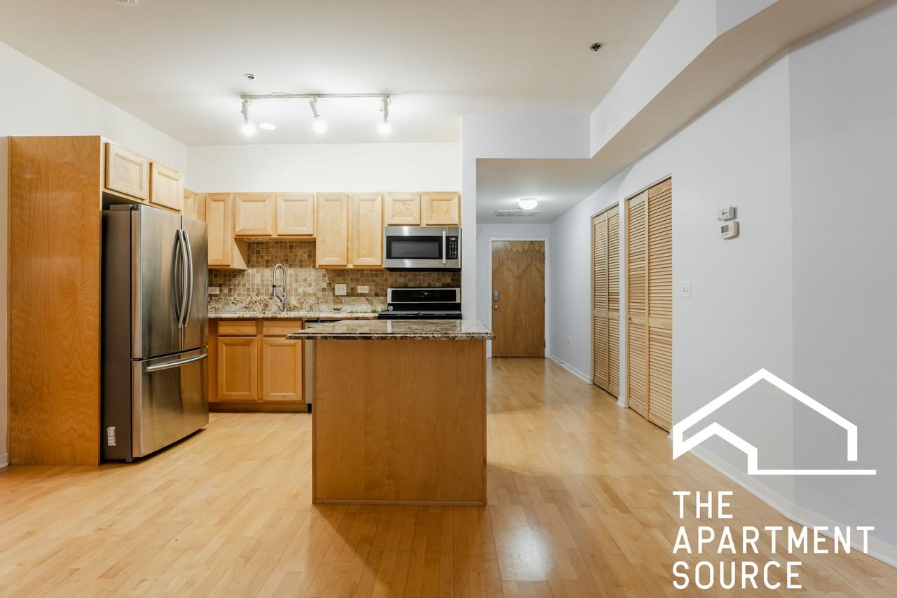 2951 N Clybourn Ave #3A