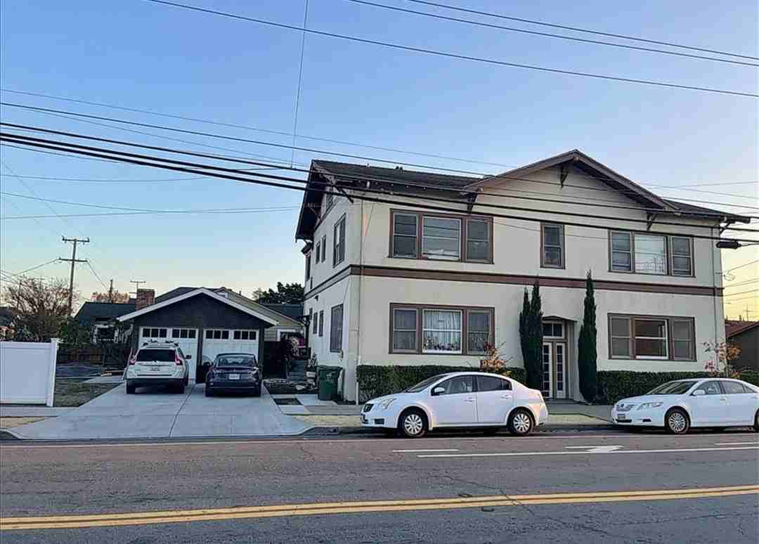 540 East Empire Street - Photo 2 of 5