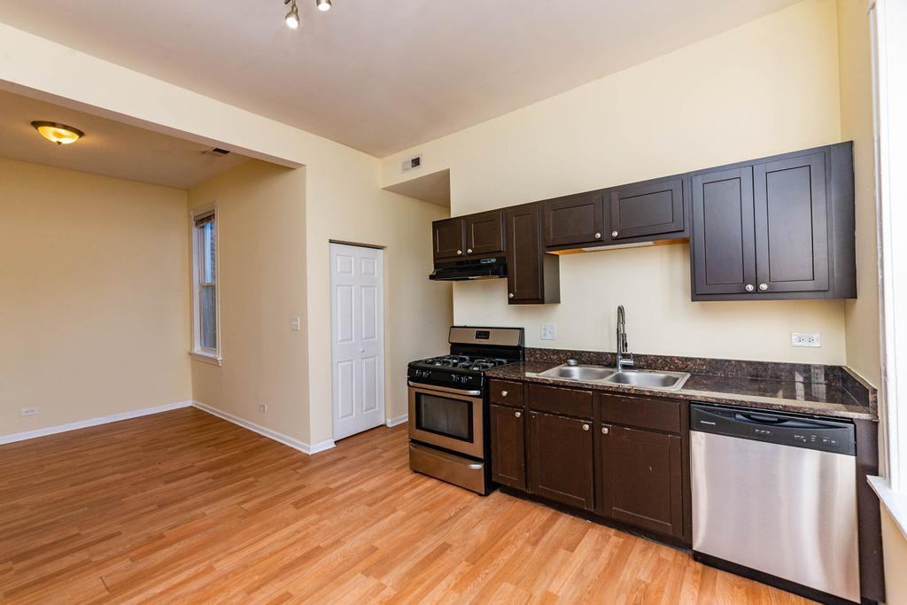 2449 W Armitage Ave #2R