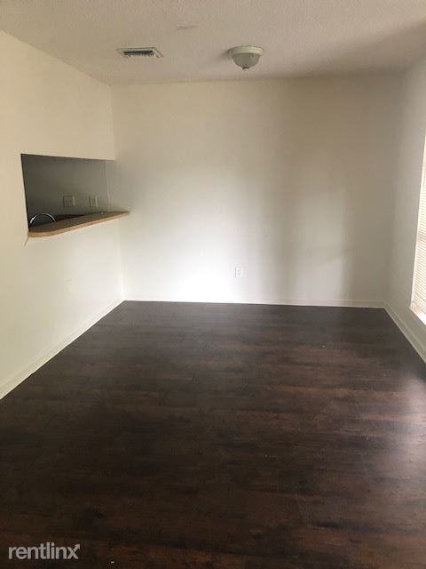 114 N Marigny Cir - Photo 3 of 8