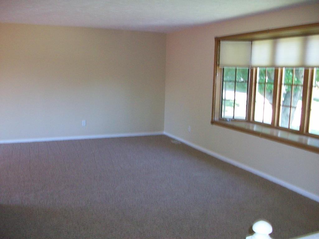 10505 Hansen Ave - Photo 3 of 13