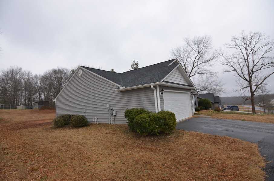 105 Redcoat Ct - Photo 2 of 20