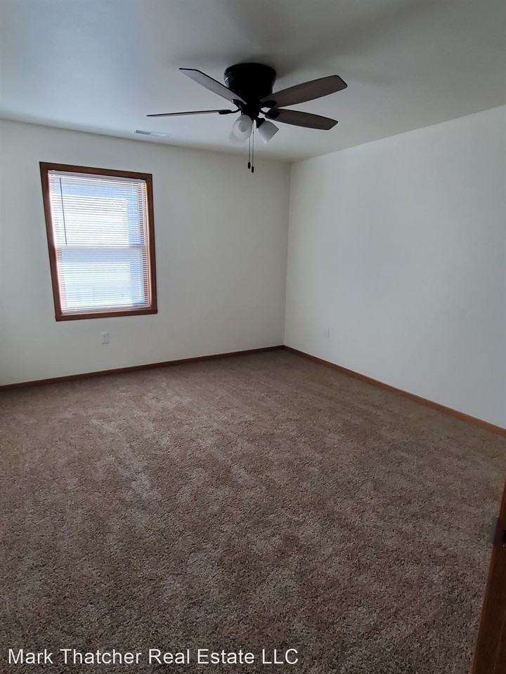 2533 S. 7th Ave & 719 E. Main St Apartments in Winneconne, WI 54986