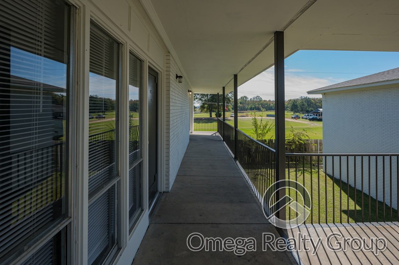 4724 S Court St - Photo 2 of 6