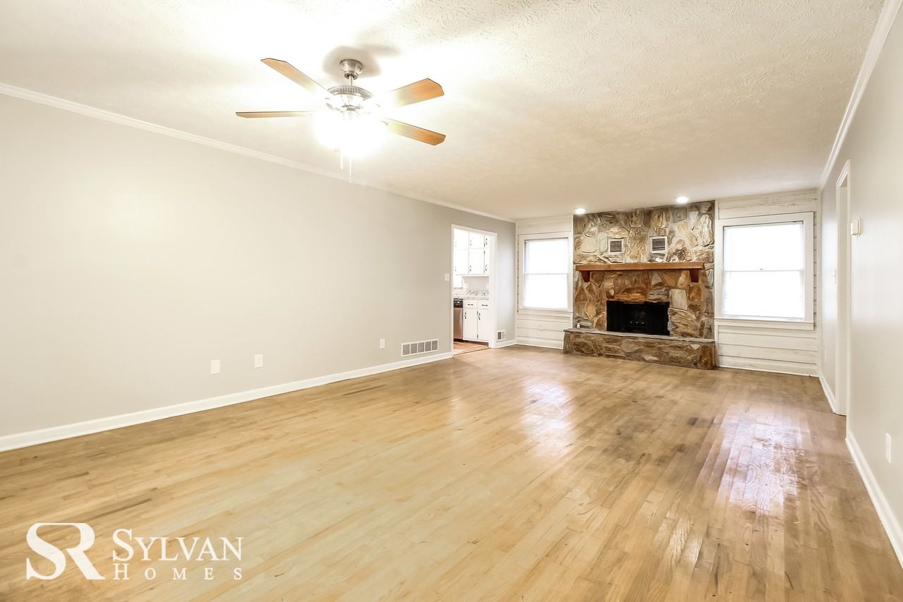 245 Devilla Ct - Photo 2 of 13