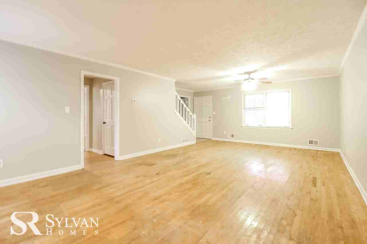 245 Devilla Ct - Photo 3 of 13