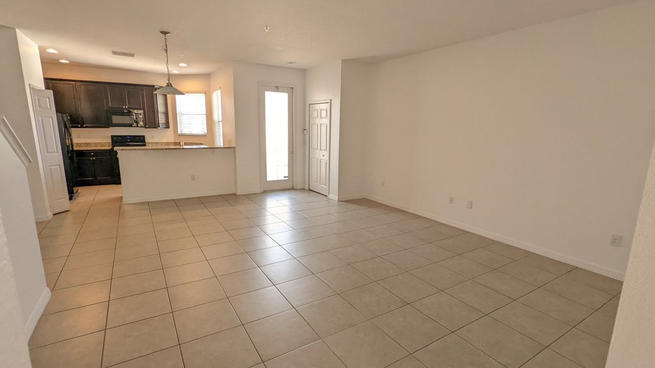 10060 Madison Banks St - Photo 3 of 13