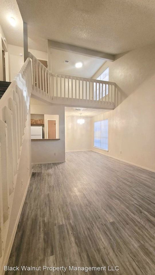 Cozy and Comfortable Townhome - Photo 2 of 12