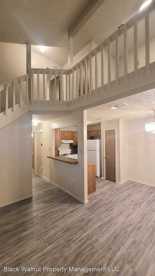 Cozy and Comfortable Townhome - Photo 3 of 12