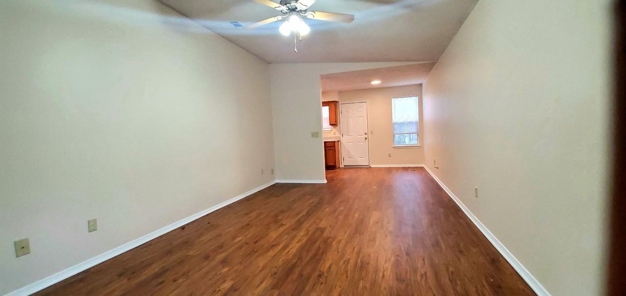 425 Pine Crescent Way - Photo 2 of 11