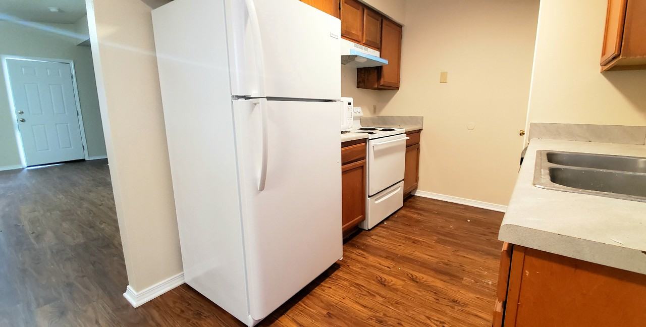 425 Pine Crescent Way - Photo 3 of 11