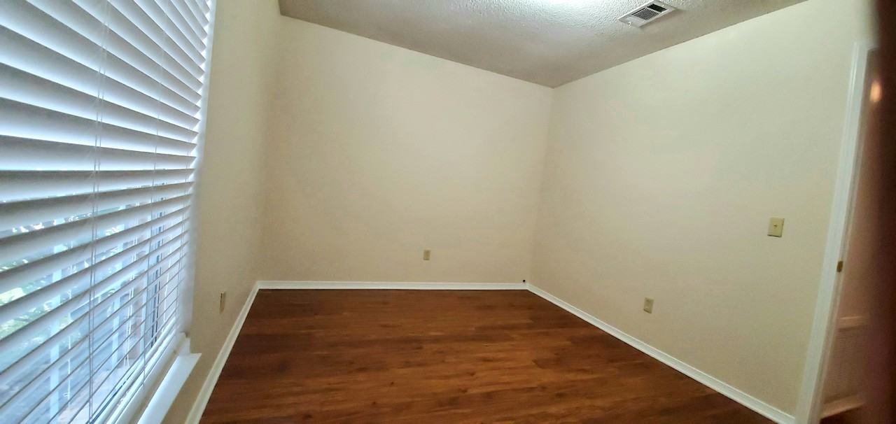 425 Pine Crescent Way - Photo 5 of 11