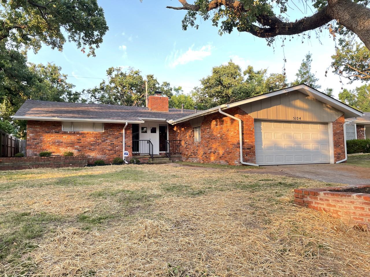 5104 Nw 27th St - Photo 2 of 13