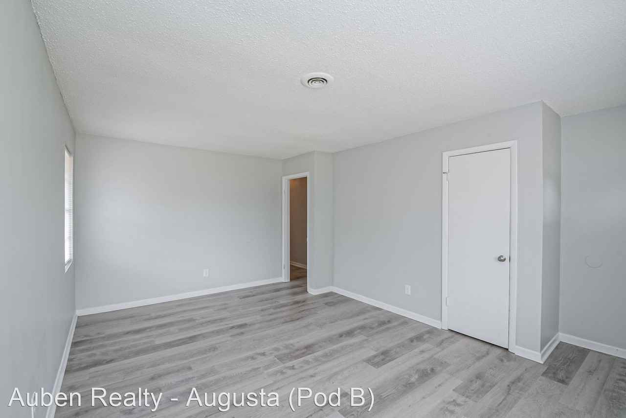 221 Japonica Ave - Photo 3 of 21