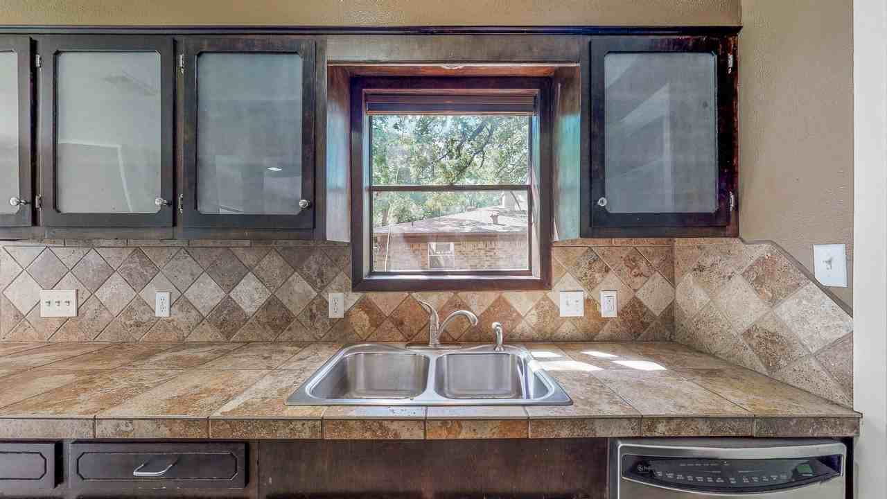 1418 Magnolia Dr - Photo 3 of 43