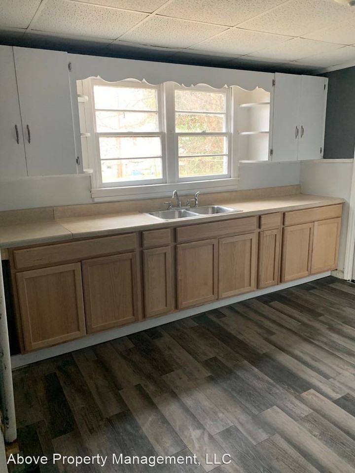 105 Monroe St - Photo 3 of 8