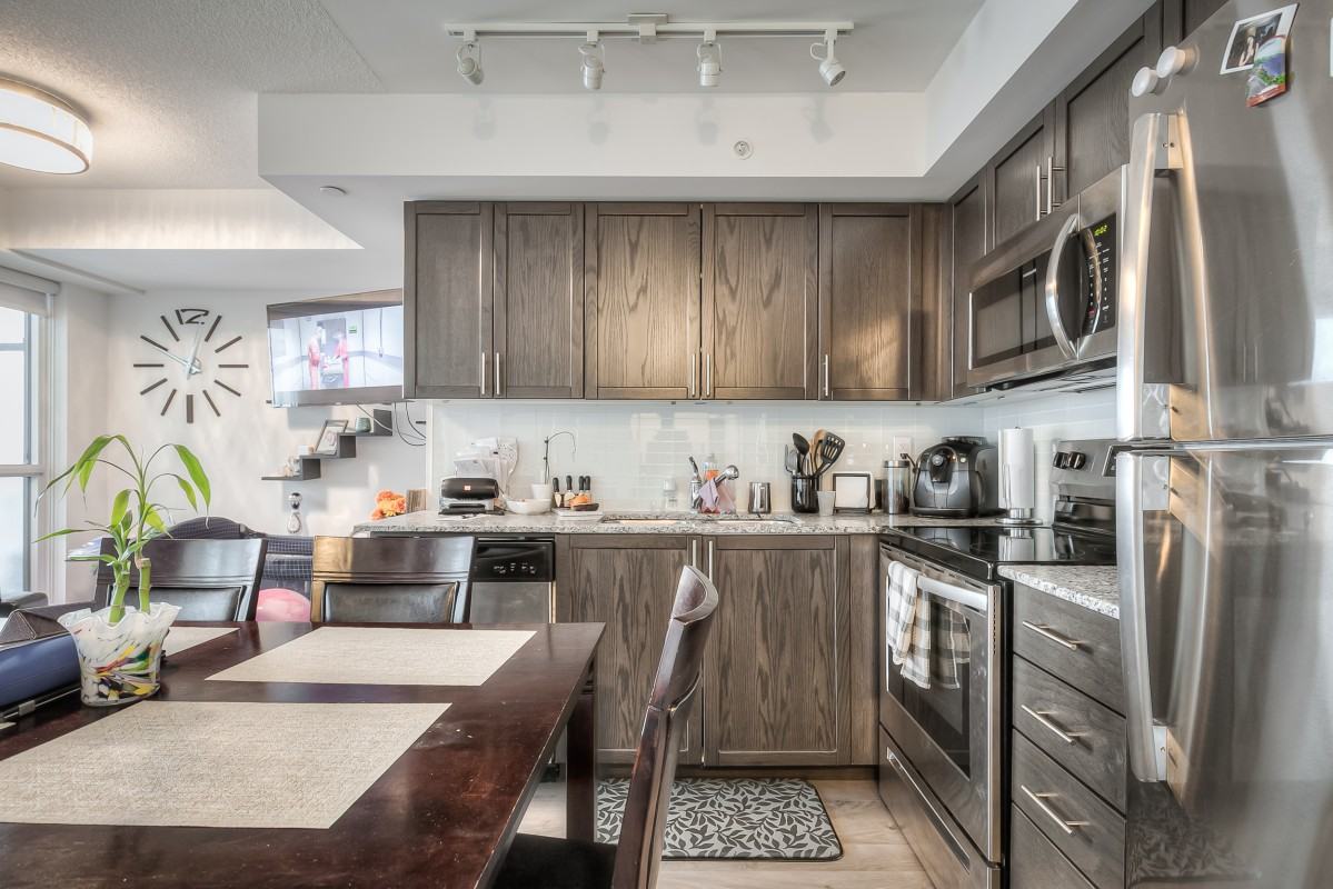 3091 Dufferin St - Photo 2 of 25