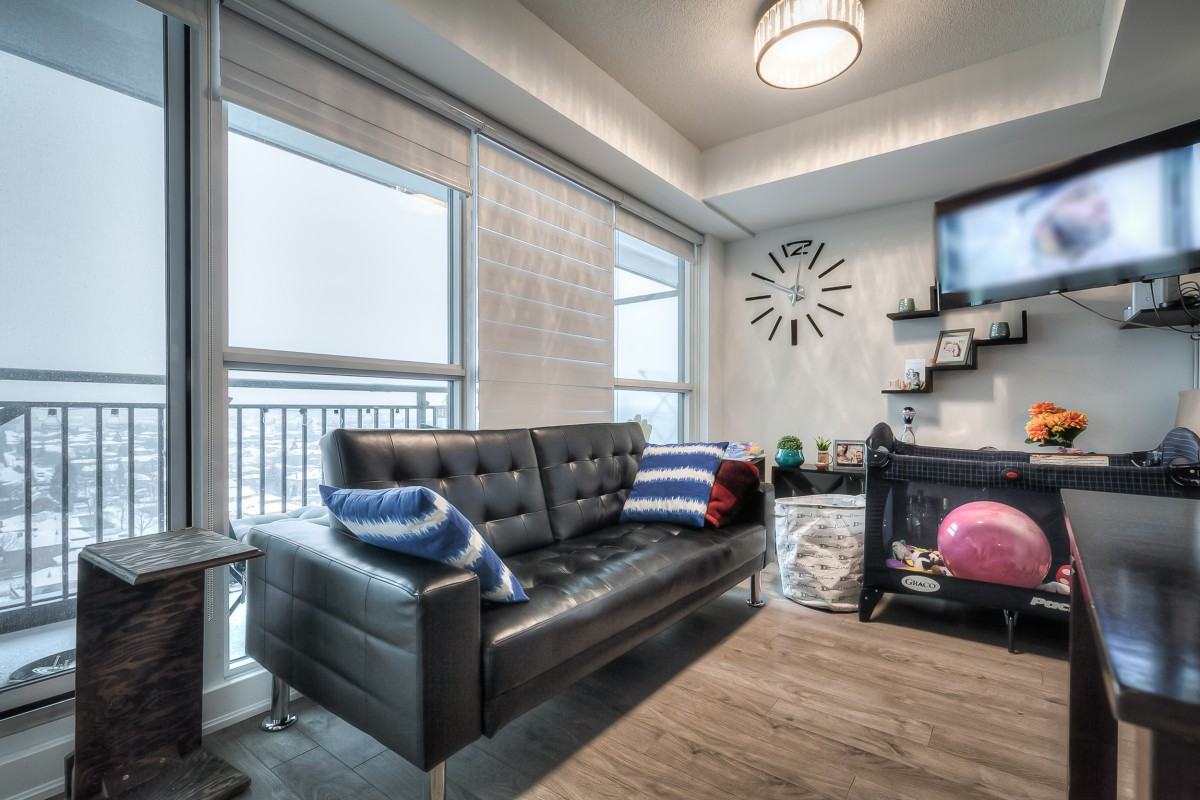 3091 Dufferin St - Photo 3 of 25