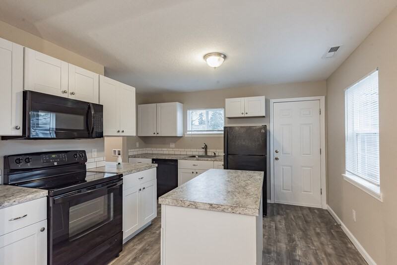 3645 Se 86th Ave - Photo 3 of 12