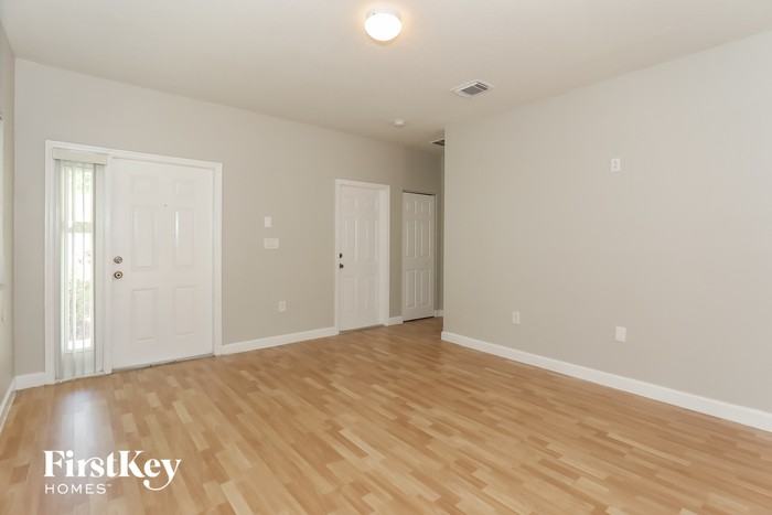 3168 Ne 4th St - Photo 2 of 15