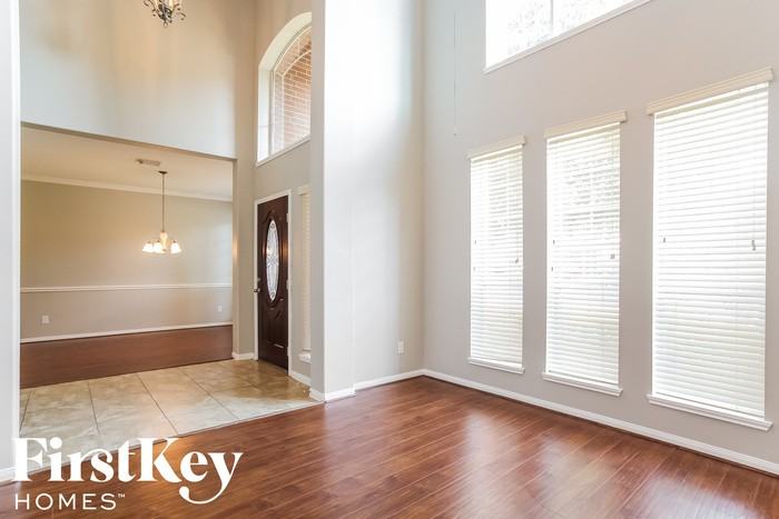 8923 Sailing Dr - Photo 3 of 15