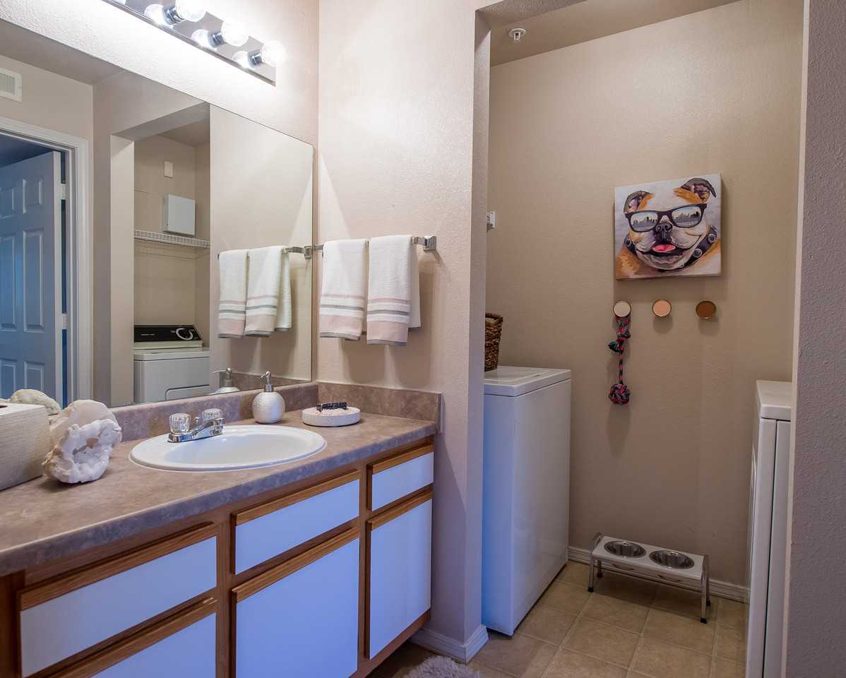 Newport Wichita Apts. - Photo 6 of 9