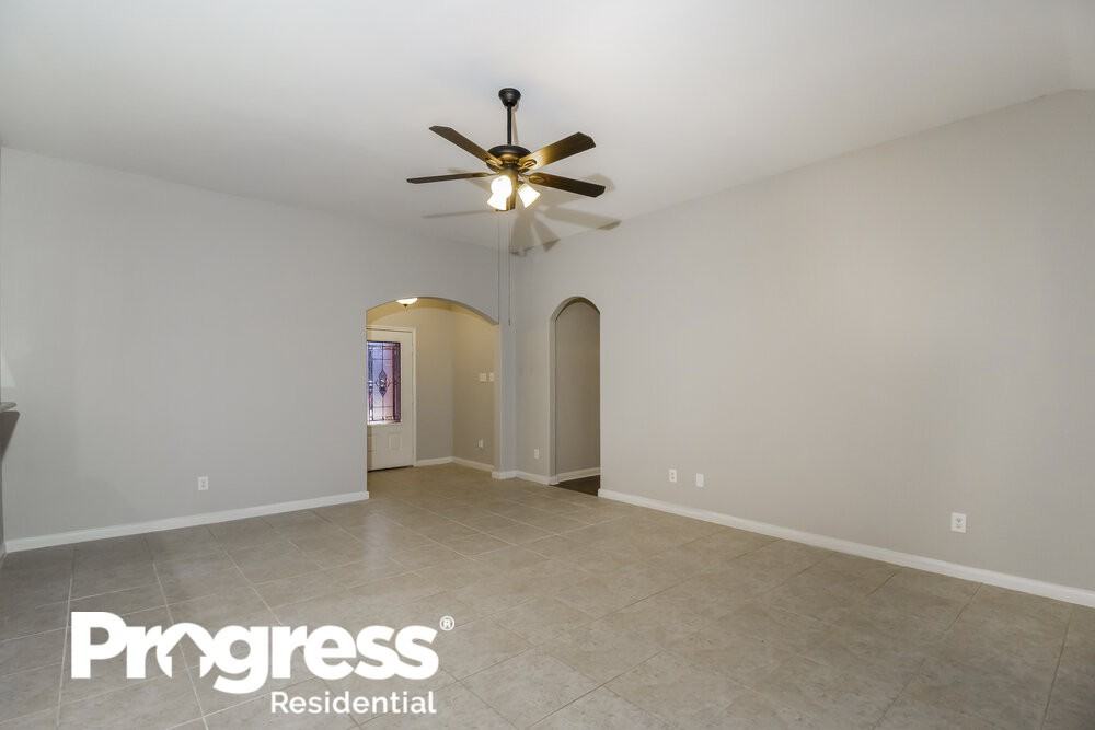 500 Ivy Ct - Photo 3 of 16