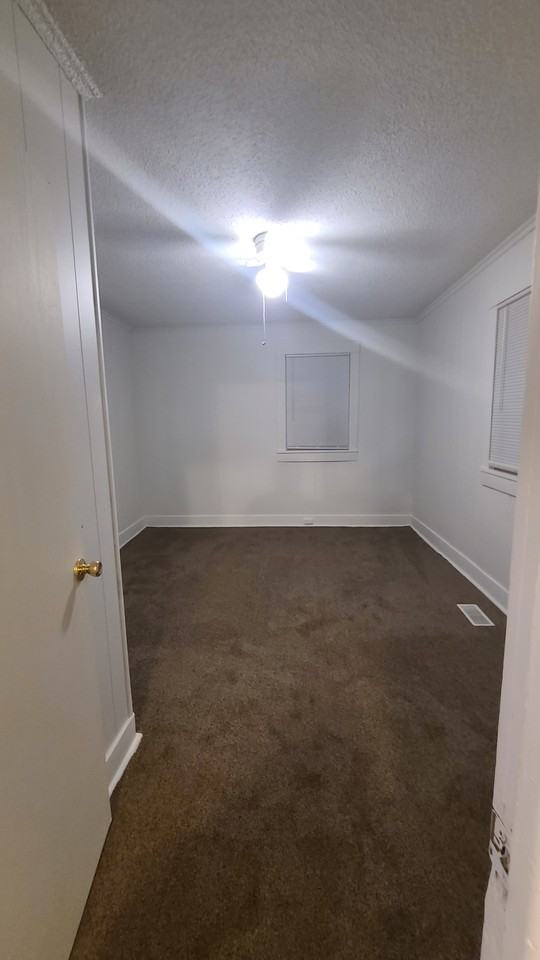 1800 Nw Fillmore St - Photo 2 of 9