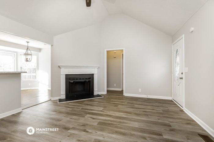 3328 Valley Creek Ln - Photo 3 of 16