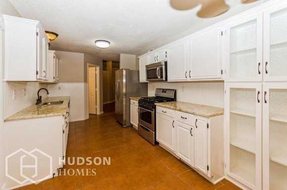 2229 Silverthorn Ln - Photo 3 of 18