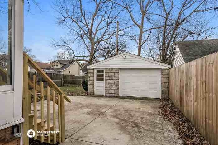 618 E Brandeis Ave - Photo 2 of 18
