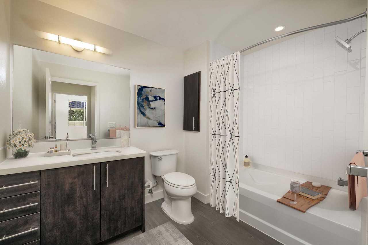 Camden Glendale - Photo 6 of 59