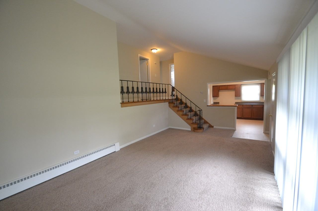 42W289 Empire Rd - Photo 2 of 9