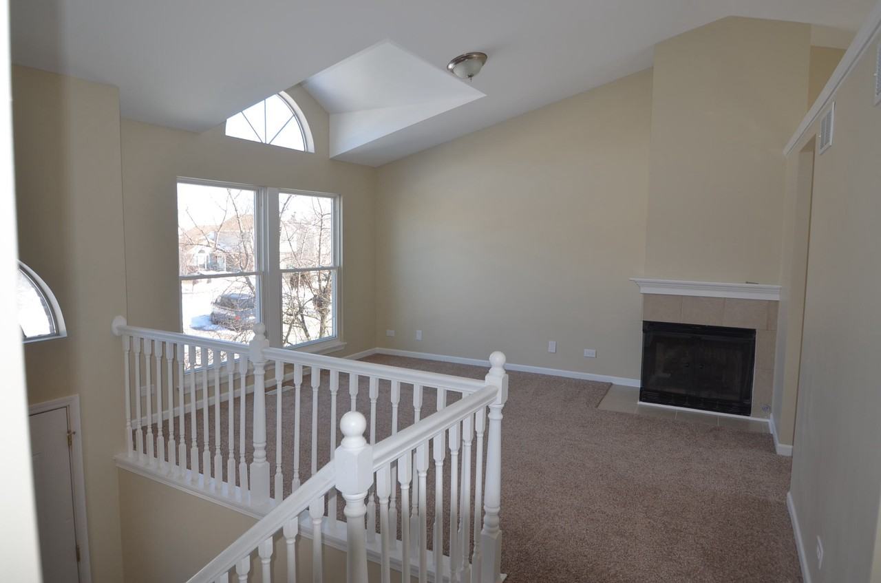 9319 Hunter Ct - Photo 3 of 11