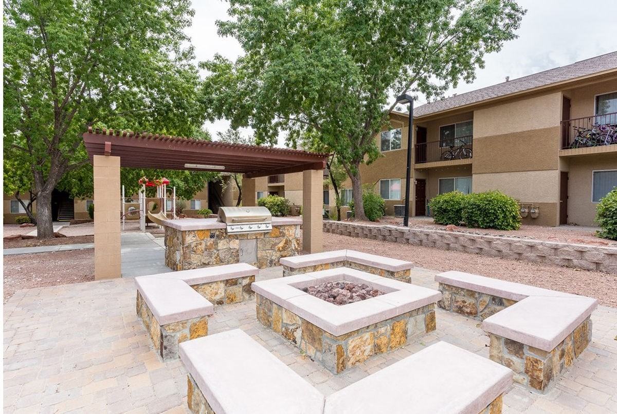 Courtside Apartments - Photo 2 of 34