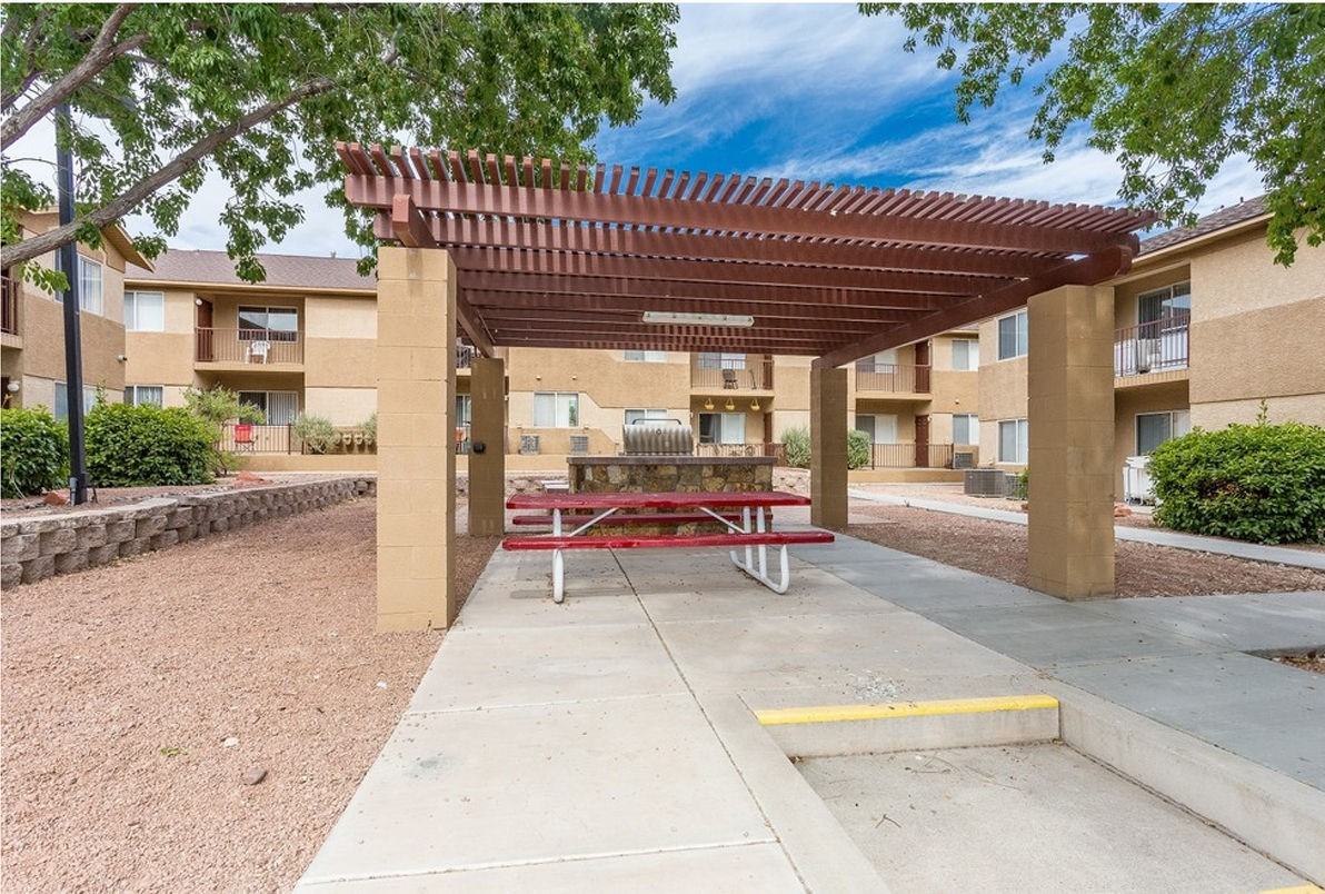 Courtside Apartments - Photo 3 of 34