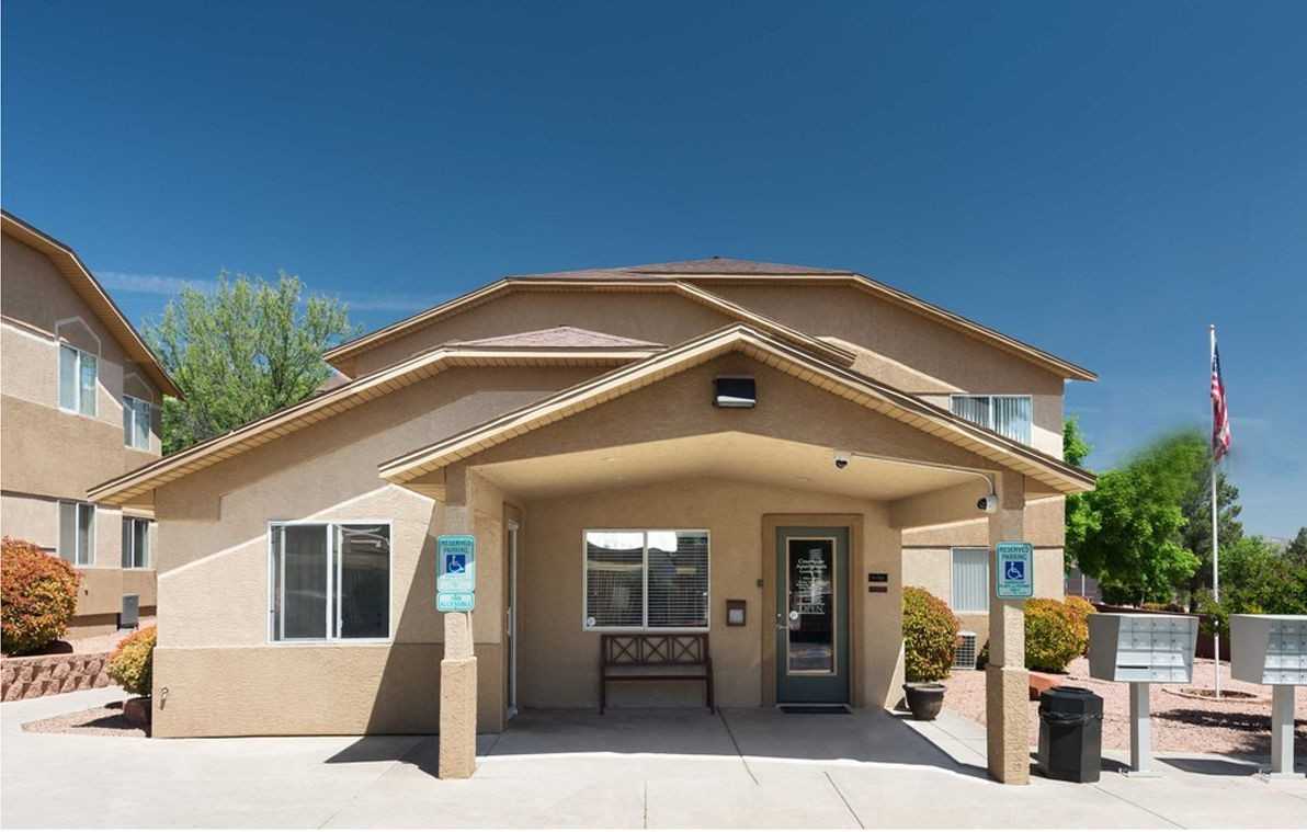 Courtside Apartments - Photo 4 of 34