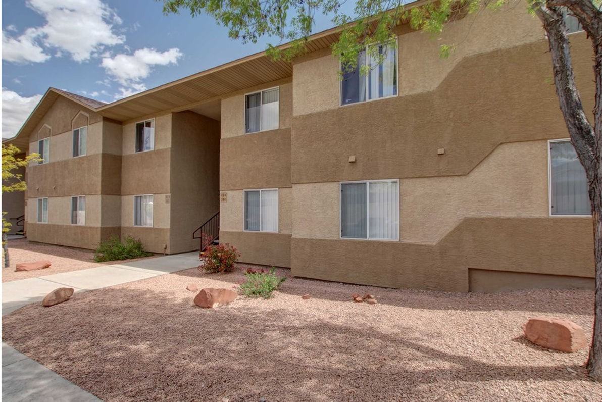 Courtside Apartments - Photo 5 of 34