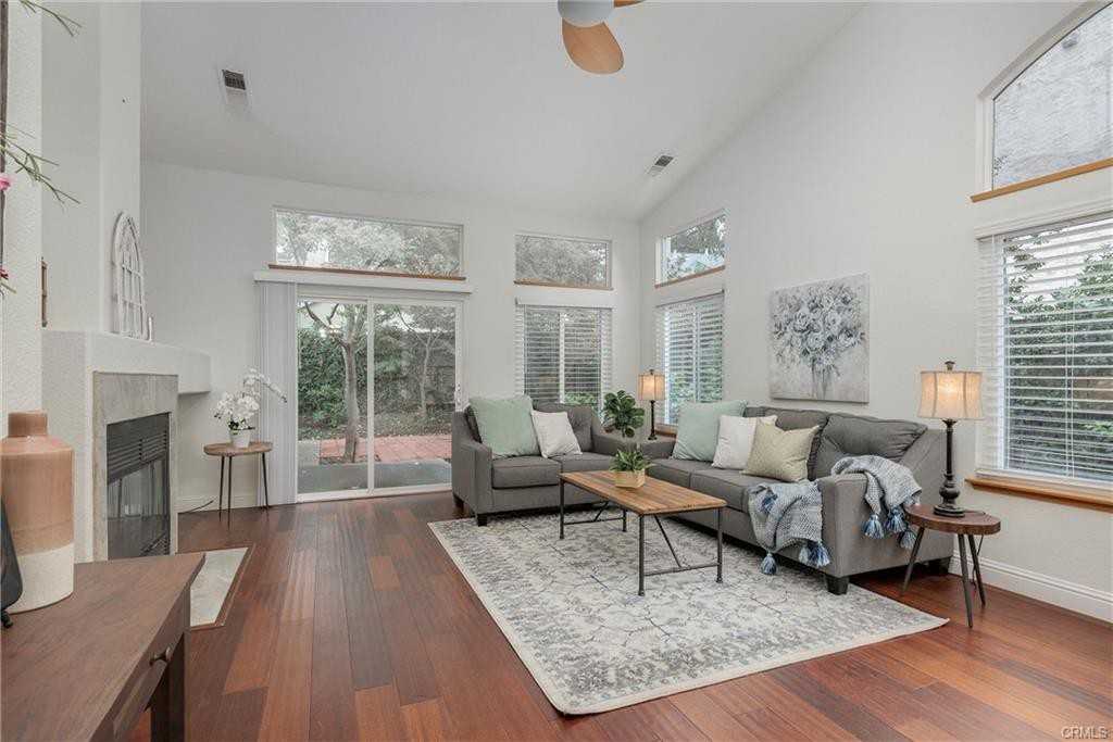 7 Heartwood Ct #1 - Photo 3 of 16