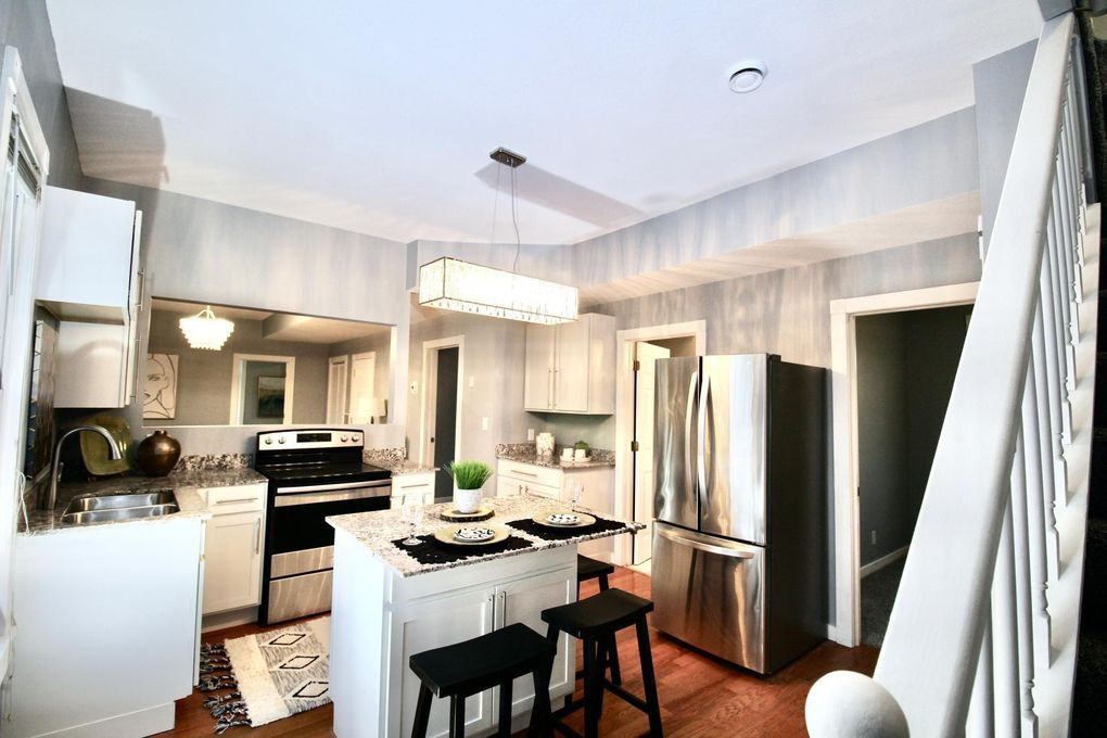 1819 15th Ave S #2 - Photo 3 of 16