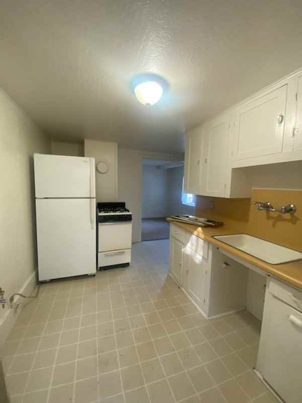 319 1/2 N School St #1 - Photo 2 of 15