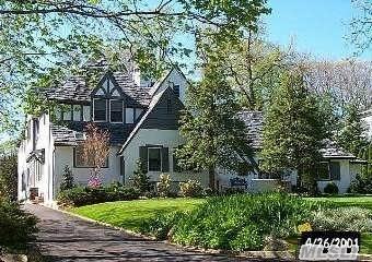 70 Nassau Dr - Photo 3 of 6