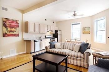 607 W Drummond Pl #2CW