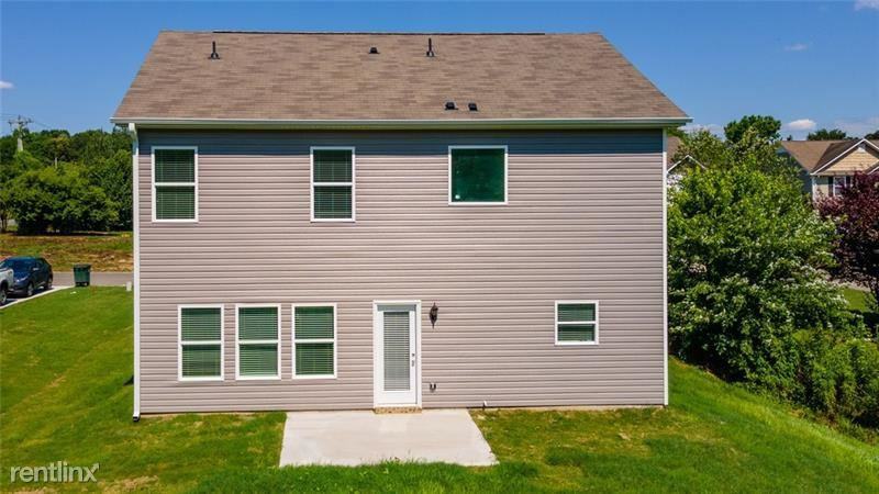 111 Village Way Sw - Photo 3 of 24