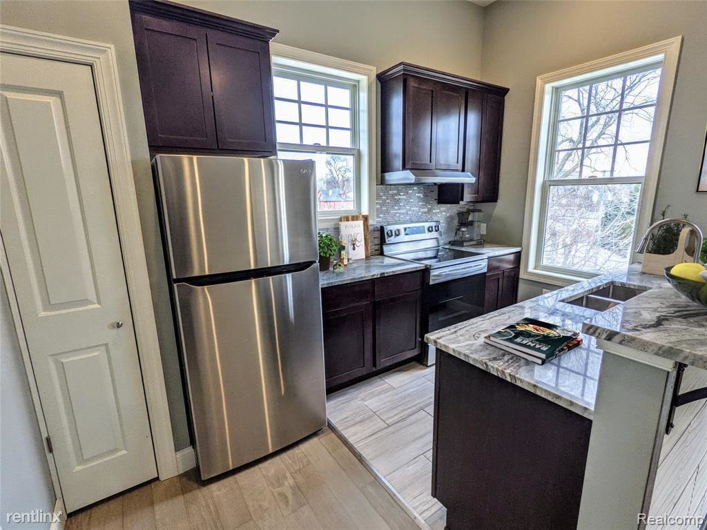 1786 W Willis St #3 - Photo 3 of 10