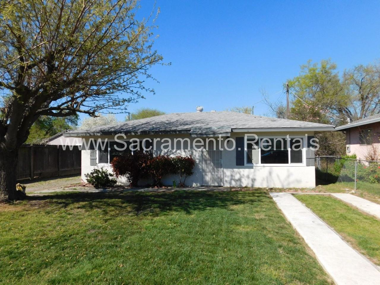 3019 32nd Ave - Photo 2 of 16