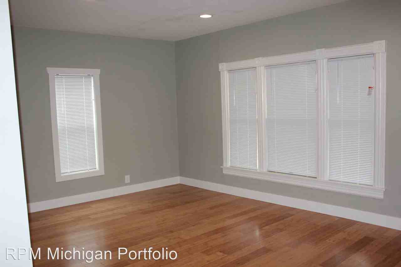 1020 Morrison - Photo 2 of 10