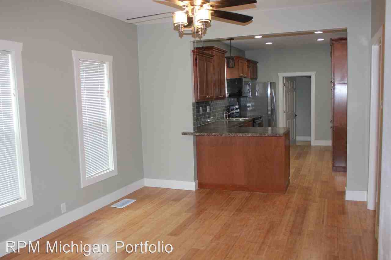 1020 Morrison - Photo 3 of 10